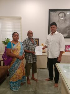 Read more about the article సీఎం రిలీఫ్ ఫండ్ ఎల్ఓసి రూ 75,000/-, విలువగల పత్రన్ని లబ్ధిదారుడికి మల్కాజ్గిరి ఎమ్మెల్యే శ్రీ మర్రి రాజశేఖర్ రెడ్డి